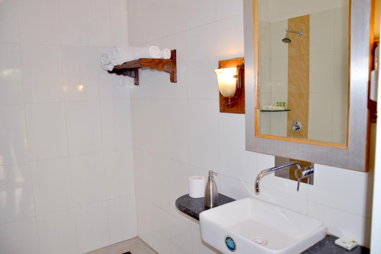 Hotel Sunbird Bharatpur Luaran gambar