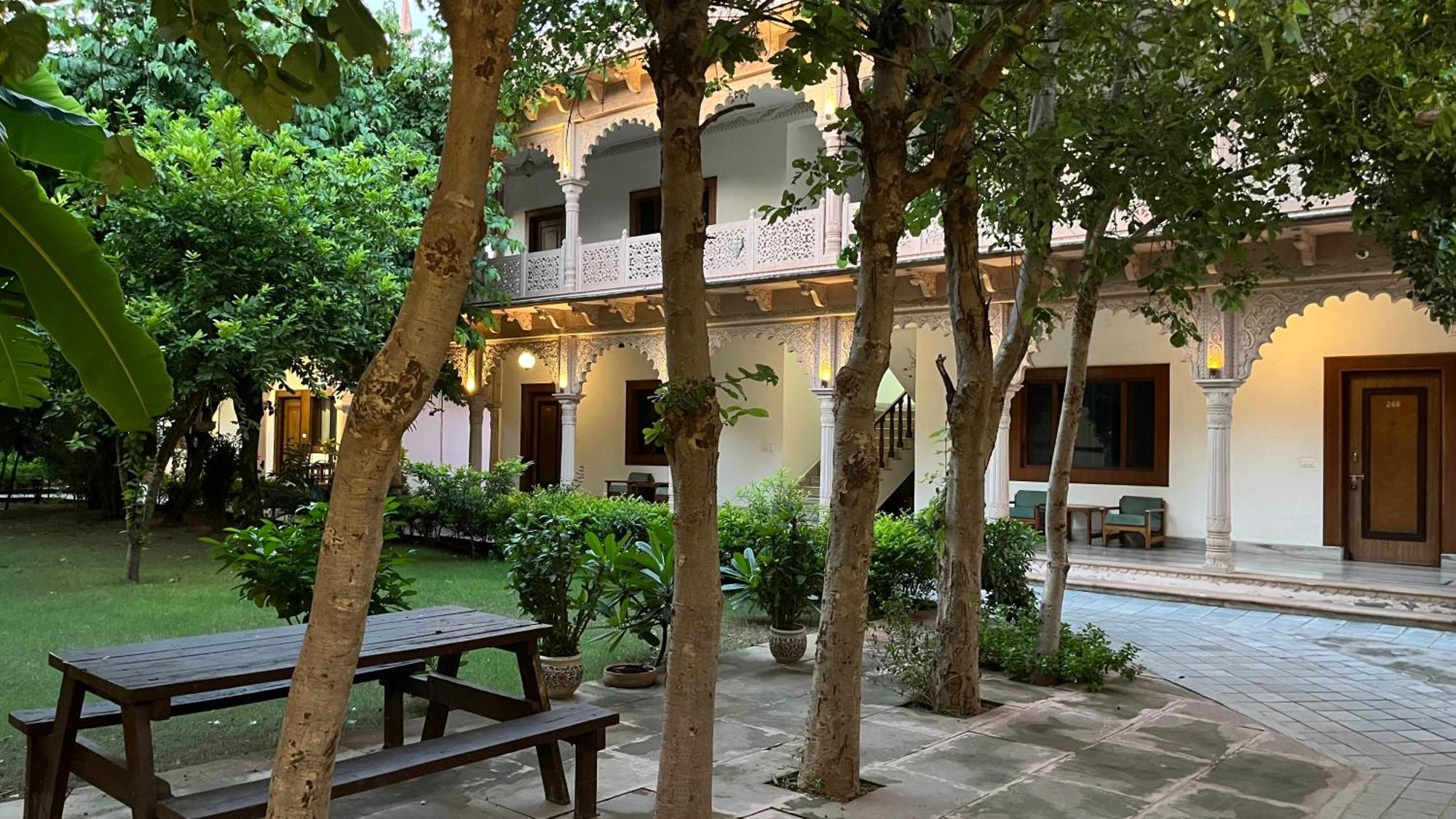 Hotel Sunbird Bharatpur Luaran gambar