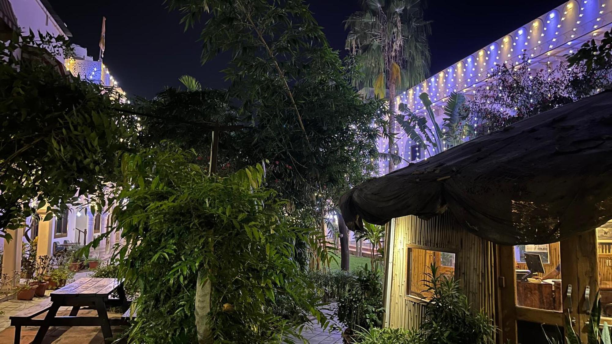 Hotel Sunbird Bharatpur Luaran gambar
