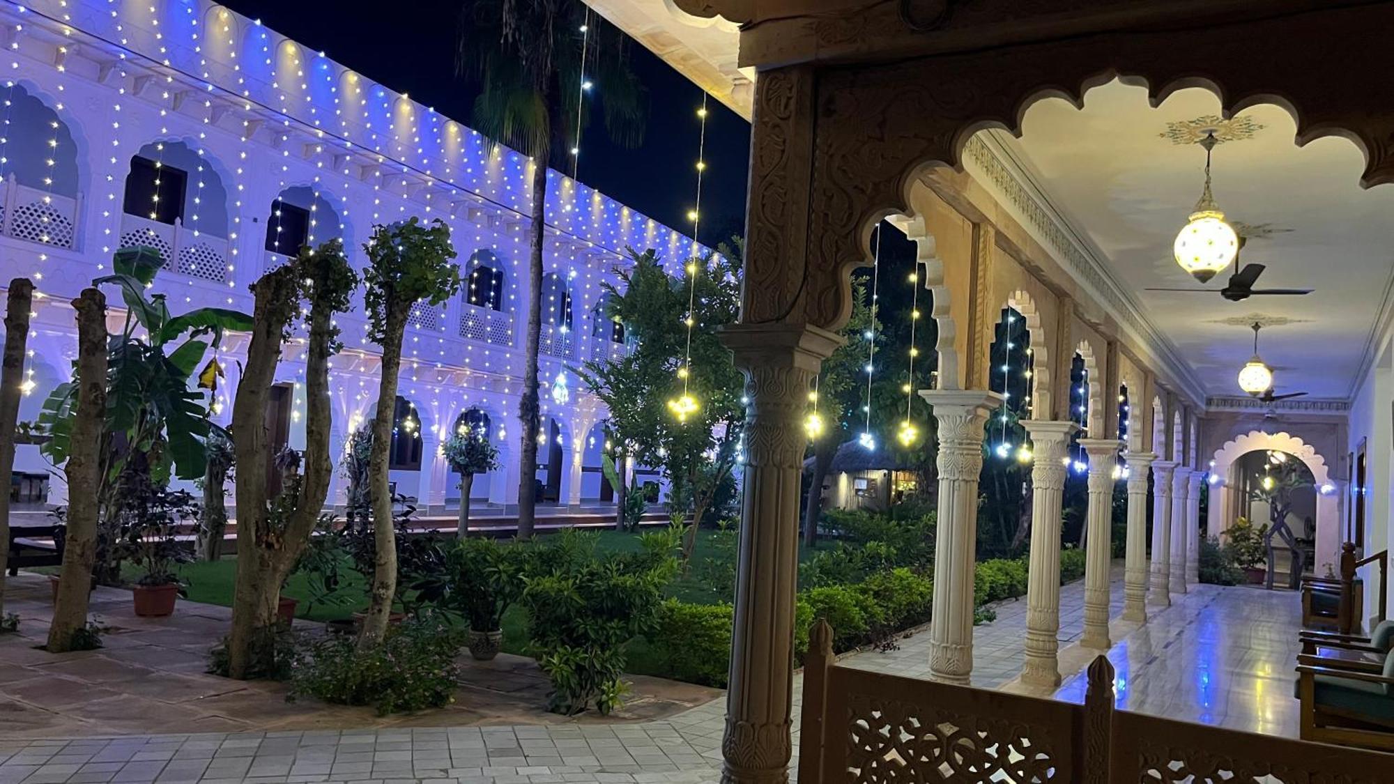 Hotel Sunbird Bharatpur Luaran gambar