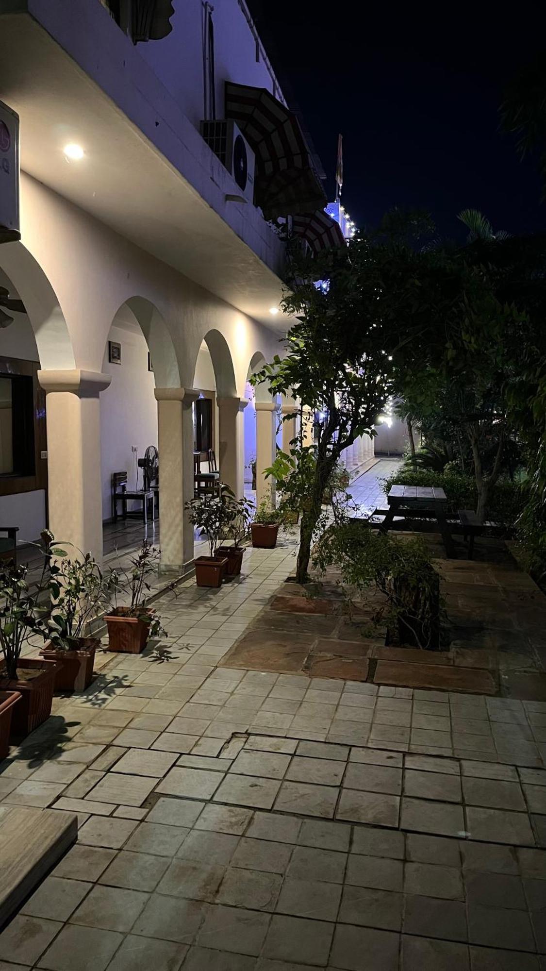 Hotel Sunbird Bharatpur Luaran gambar